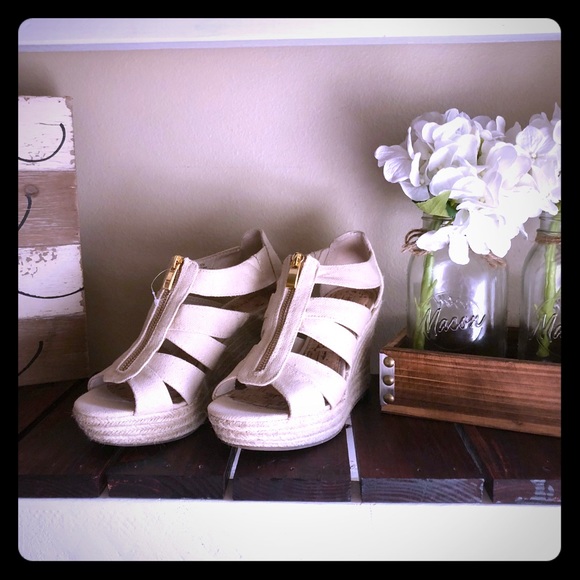Cream colored wedges - Picture 1 of 4